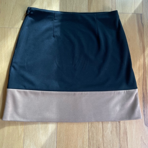 Ann Taylor Black and Tan Skirt, Size 6 - Picture 3 of 3